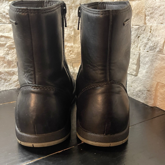 CHACO Darcy Waterproof Chelsea Ankle Boots Women's 7.5 Black Leather EUC - Picture 6 of 10